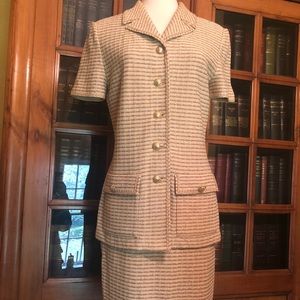 St. John Two Piece Short Sleeve Skirt Set Size 8 - Great condition.